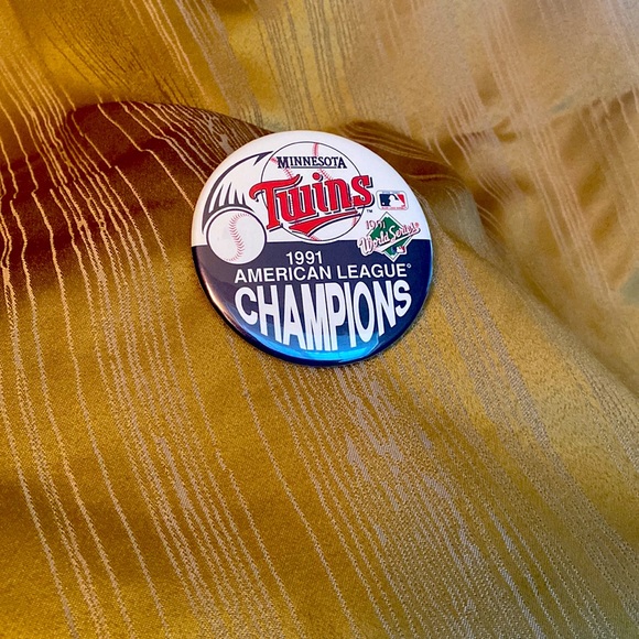 Minnesota Twins Licensed 1991 American League Champions Pin Button - Picture 2 of 5
